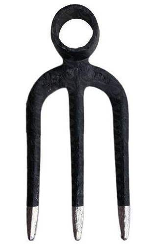 [001192] FORK HOE 3 SPEARS (1.5LB)